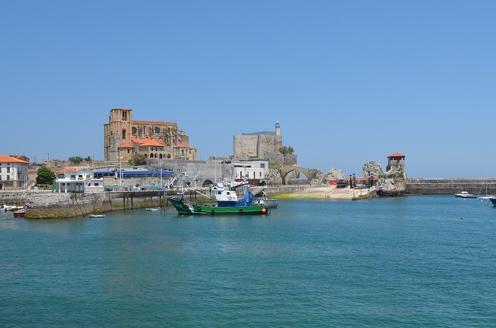 Port et église de Santa Maria à Castro Urdiales